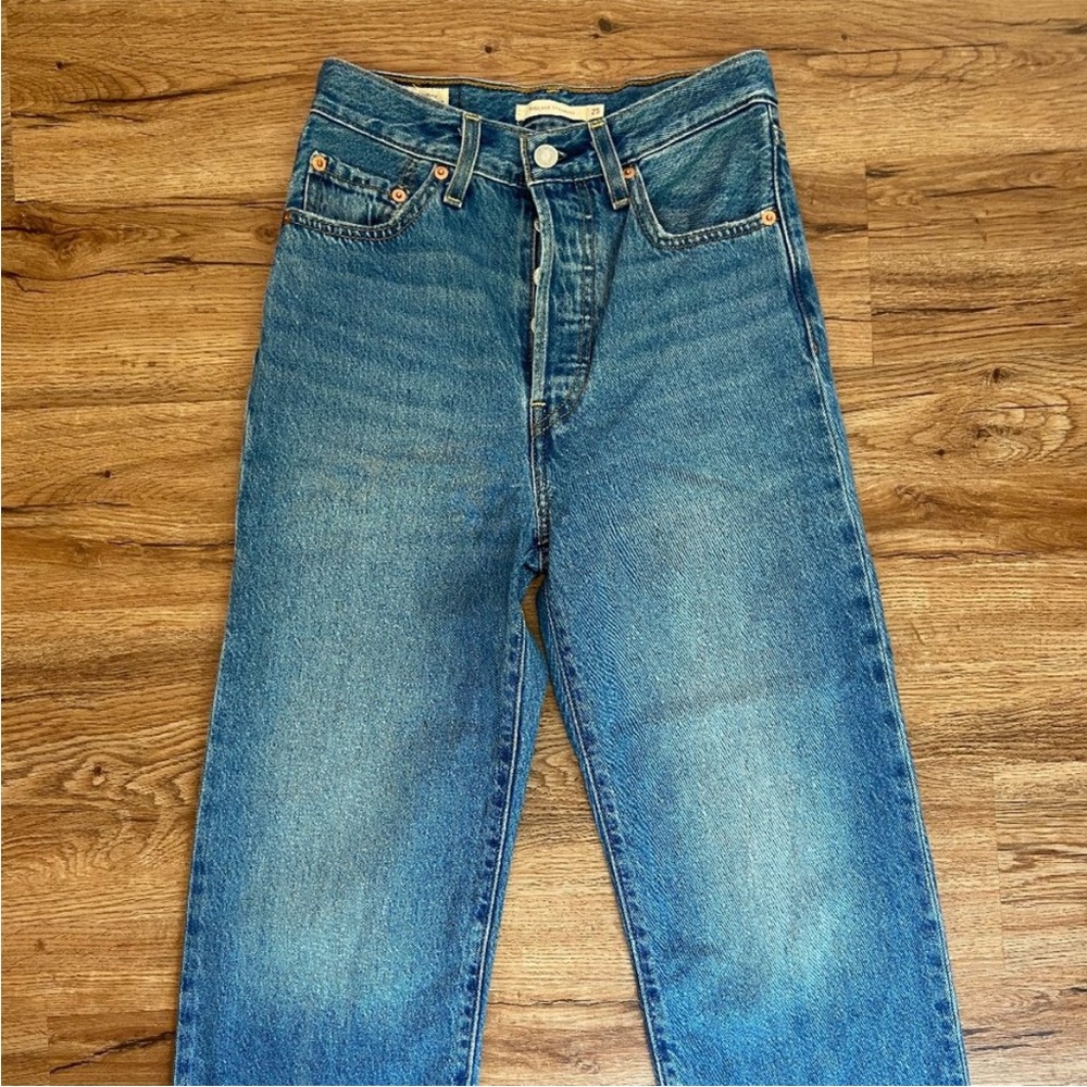 Levi’s Woman’s Ribcage Jeans